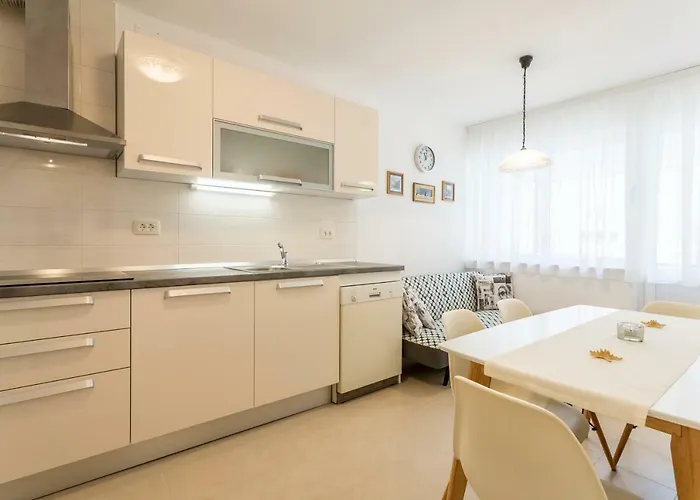 Modern Apartment Near The Beach And Center Of Split